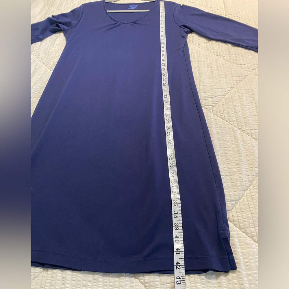 L.L. Bean Women's Supima Cotton
Nightgown V-Neck Three-Ouarter-Sleeve; Size M - Picture 7 of 10